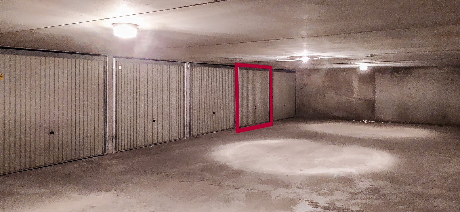 Garage box facilement accessible et situé au centre