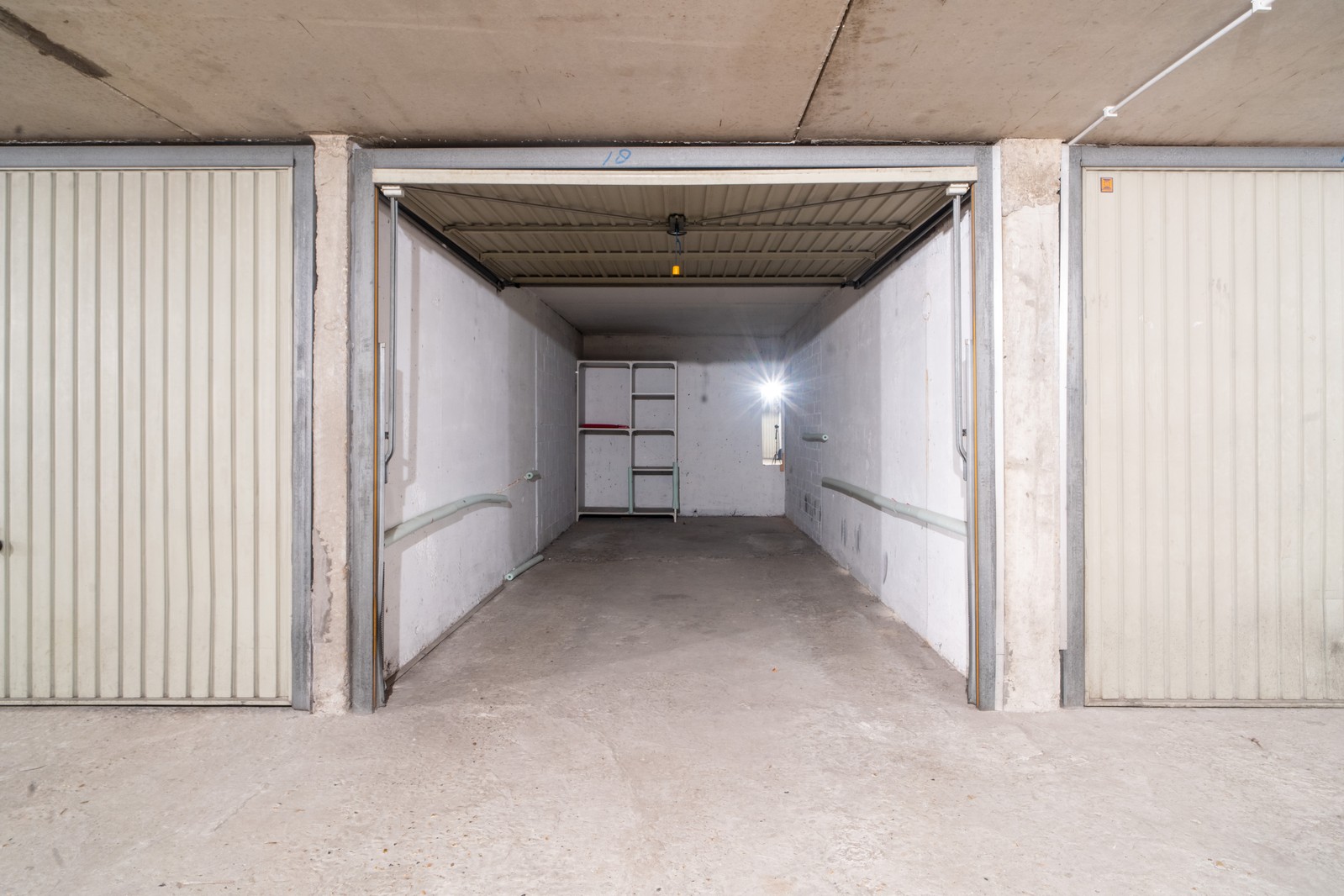 Garage box spacieux et facile d'accès à vendre